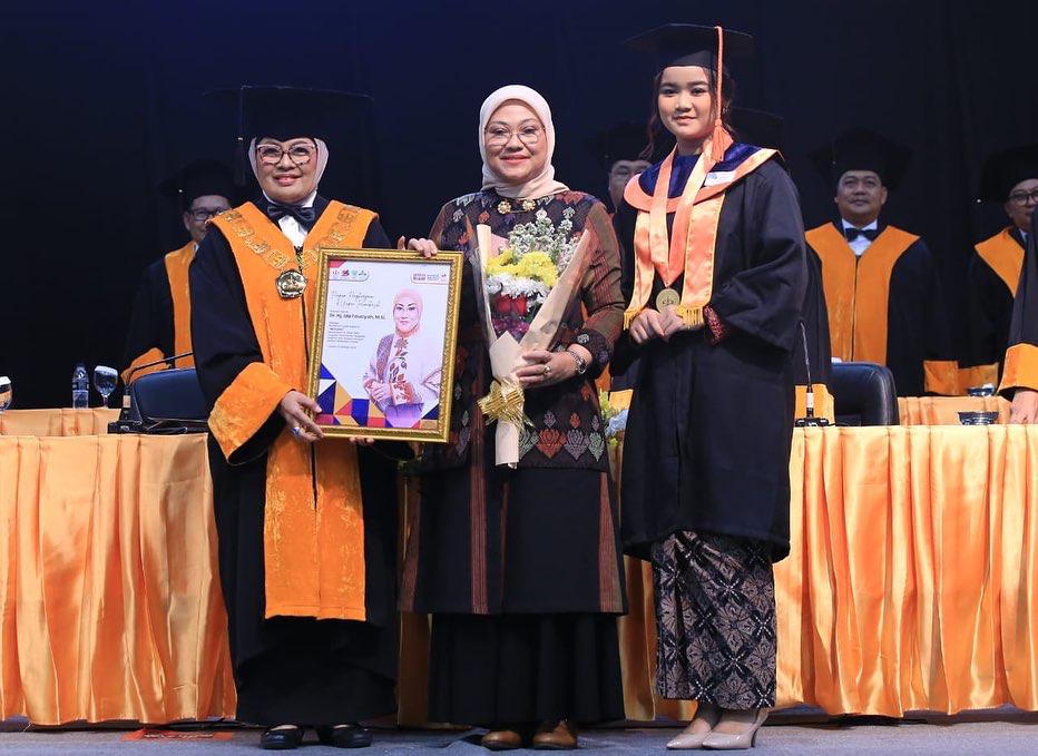 Institut Pariwisata Trisakti Menggelar Wisuda Diikuti Sebanyak