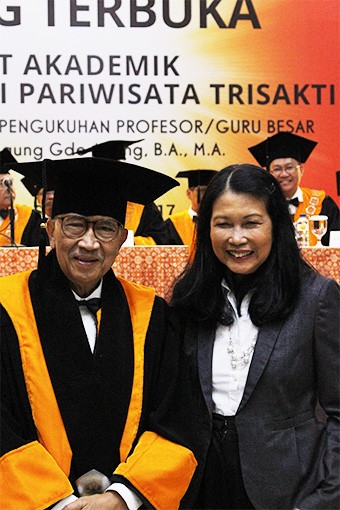 Pengukuhan Guru Besar Anak Agung Gde Agung