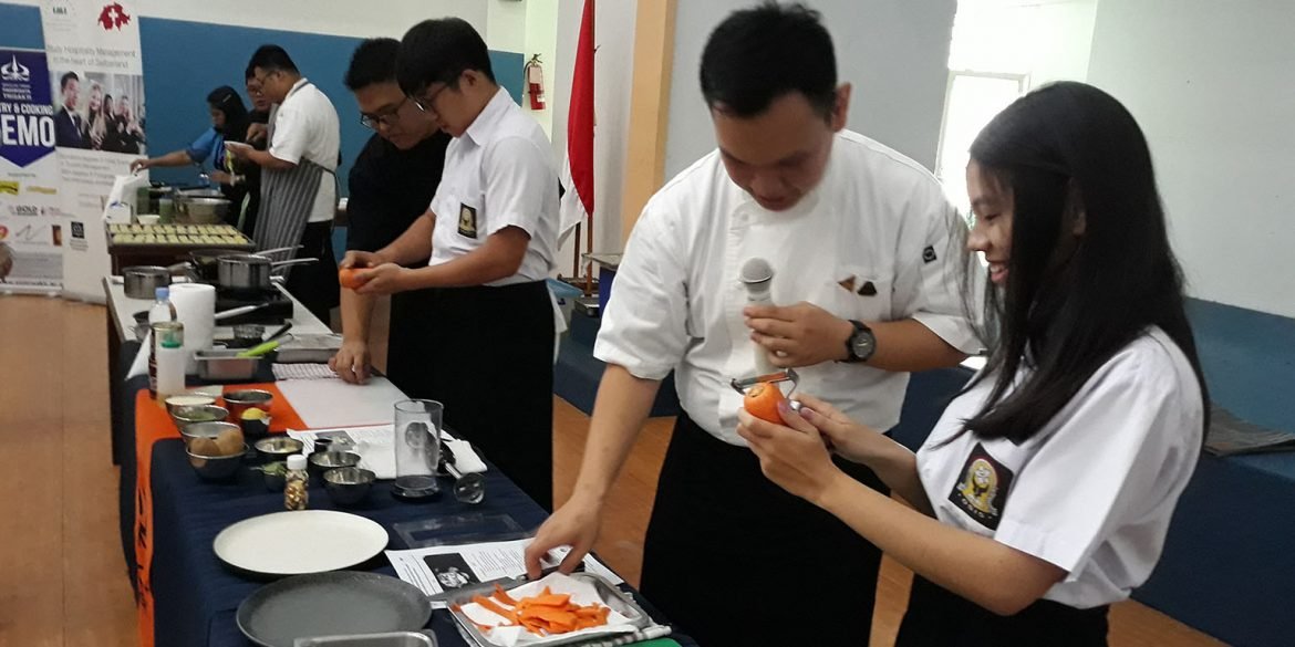 Siswa SMA Santo Kristoforus 2 Antusias Mengikuti Cooking Workshop