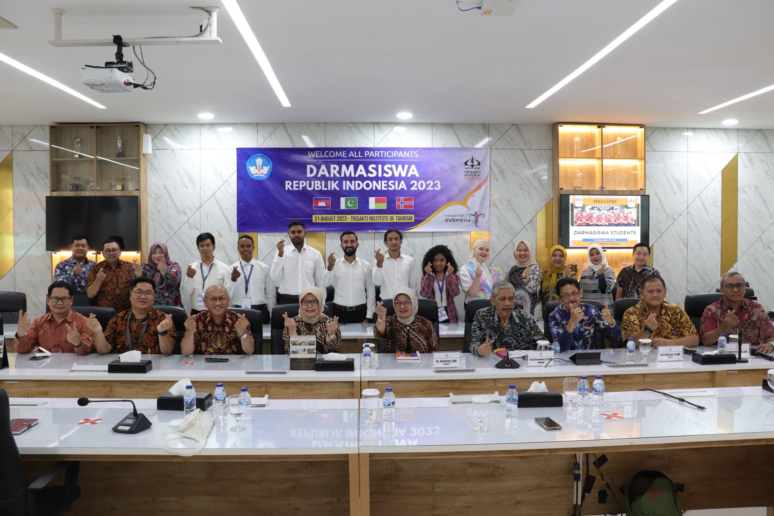 Institut Pariwisata Trisakti Menerima Kedatangan 7 Mahasiswa Darmasiswa