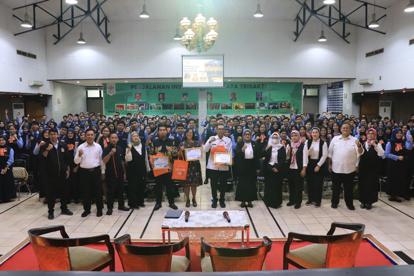 INSTITUT PARIWISATA TRISAKTI SELENGGARAKAN SEMINAR PERAN ETIKA & KARAKTER DALAM KEHIDUPAN PROFESIONALISME KEHIDUPAN MAHASISWA